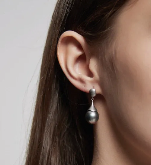 11.7mm Tahitian Pearl Oval Shape Drop Earrings in Elegant Grey