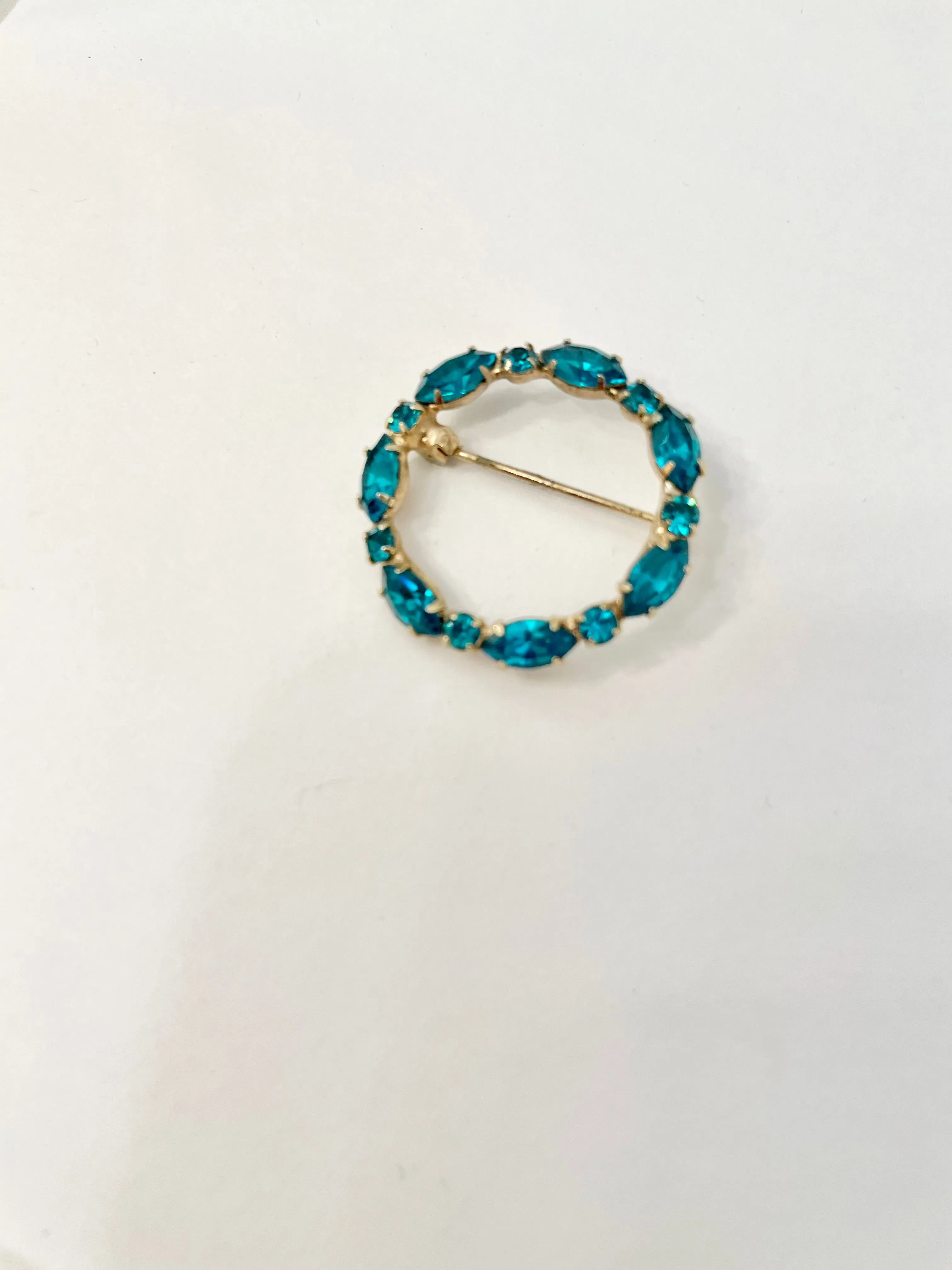 1930's stunning, petite circle glass brooch... such a lovely estate piece.