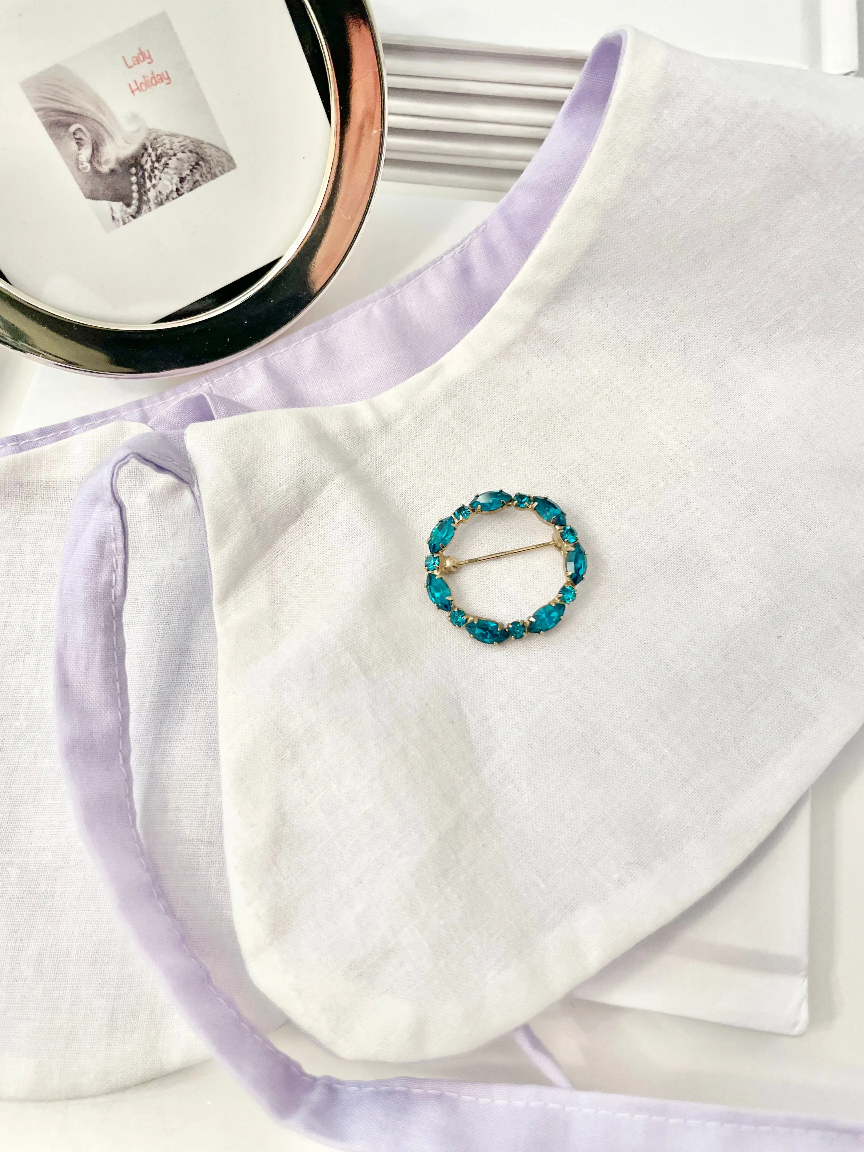 1930's stunning, petite circle glass brooch... such a lovely estate piece.