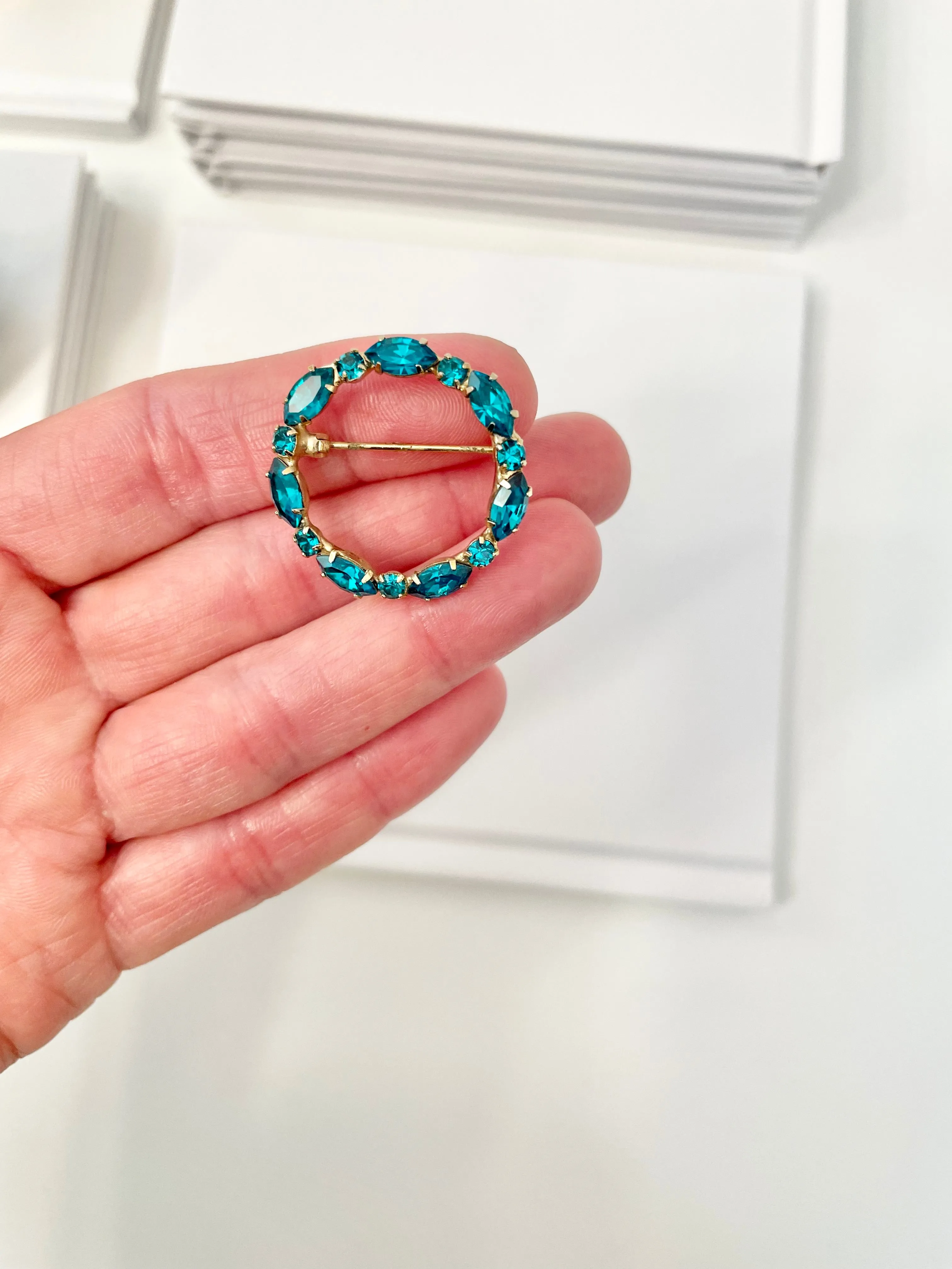 1930's stunning, petite circle glass brooch... such a lovely estate piece.