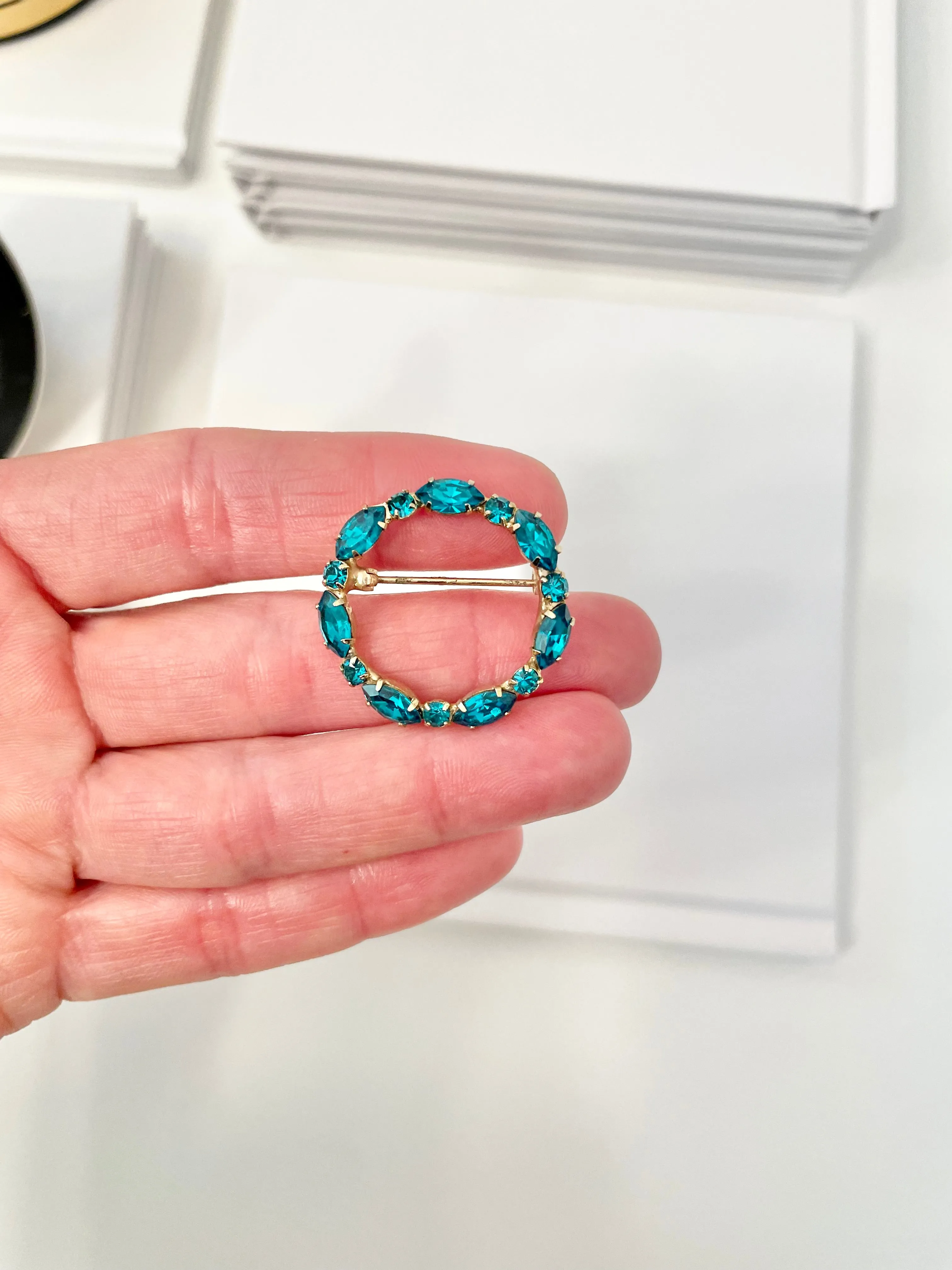 1930's stunning, petite circle glass brooch... such a lovely estate piece.