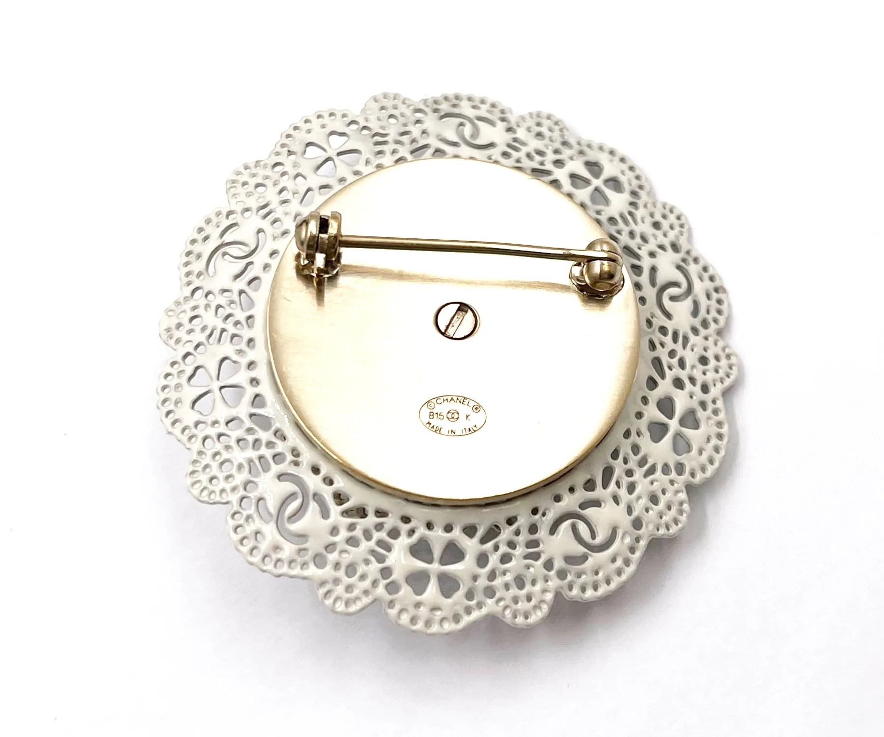 CHANEL Pearl CC White Lace Brooch