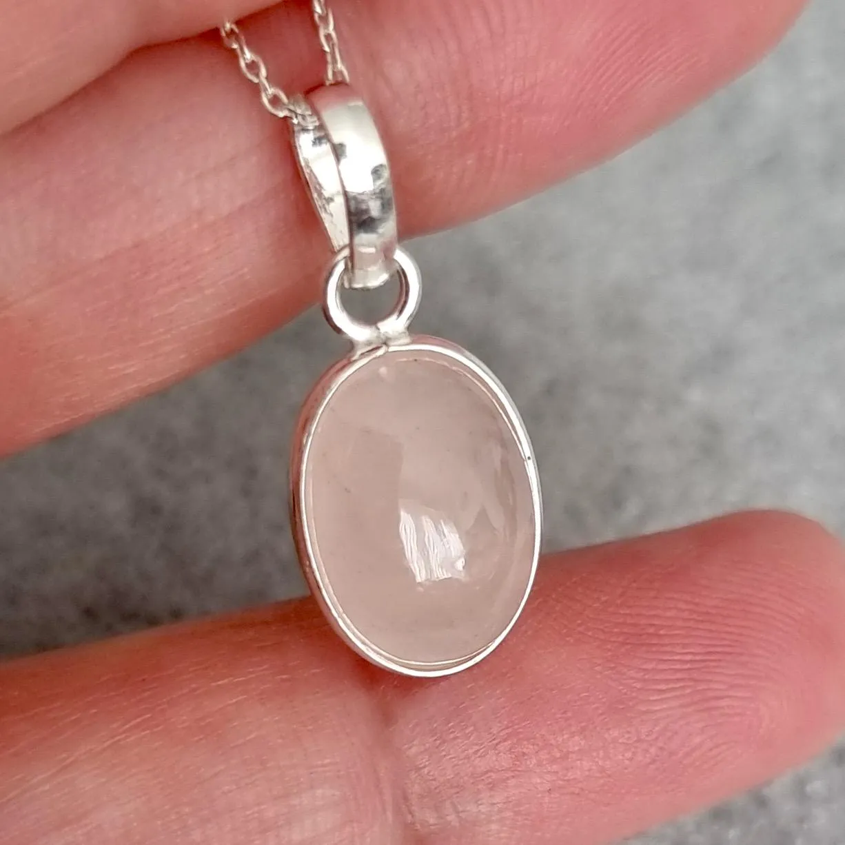Delicate Oval Rose Quartz 925 Sterling Silver Pendant, P8SRQ