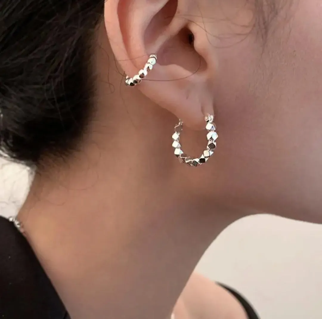 Elegant 925 Sterling Silver Temperamental Hoop Earrings.