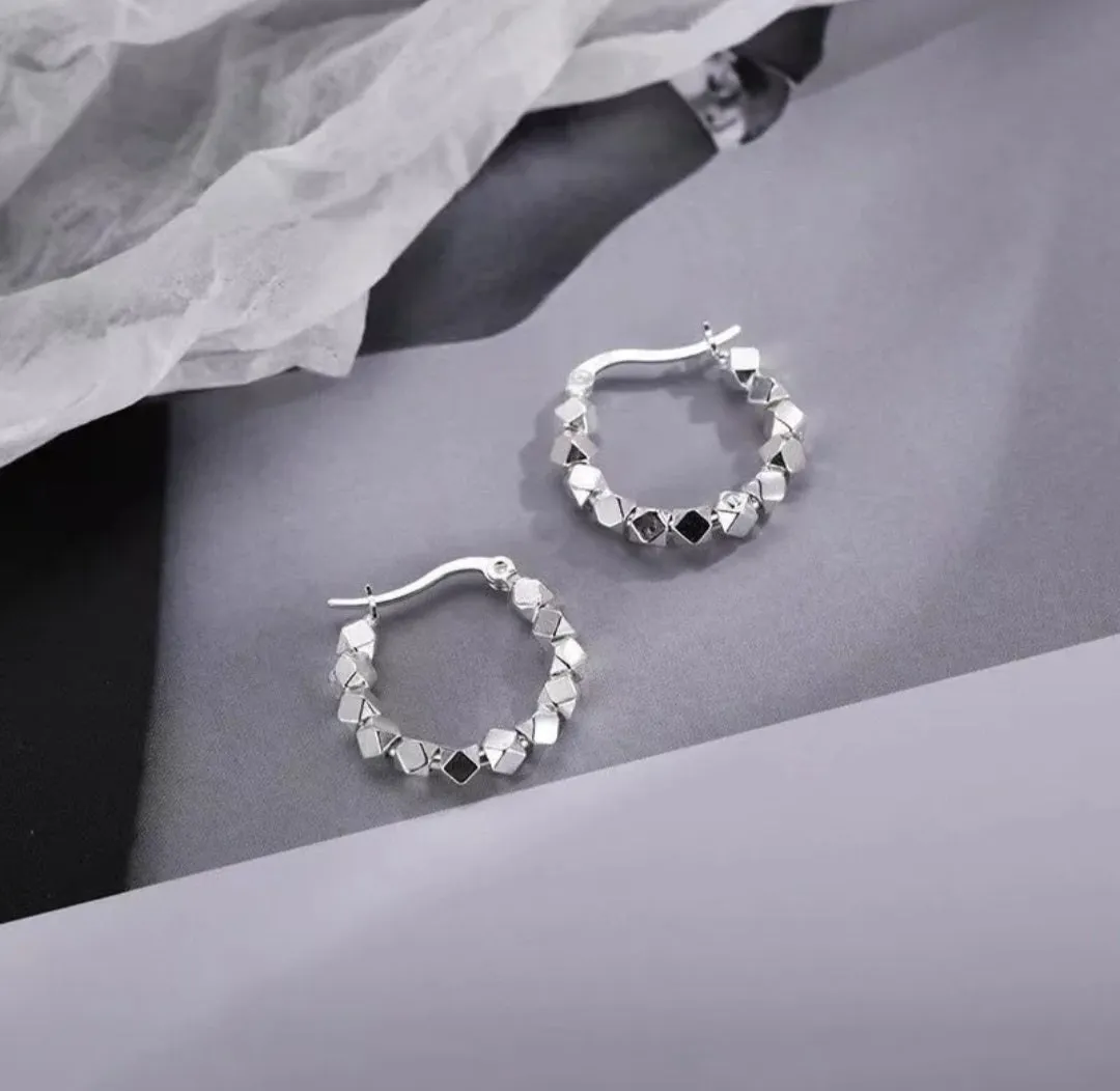 Elegant 925 Sterling Silver Temperamental Hoop Earrings.