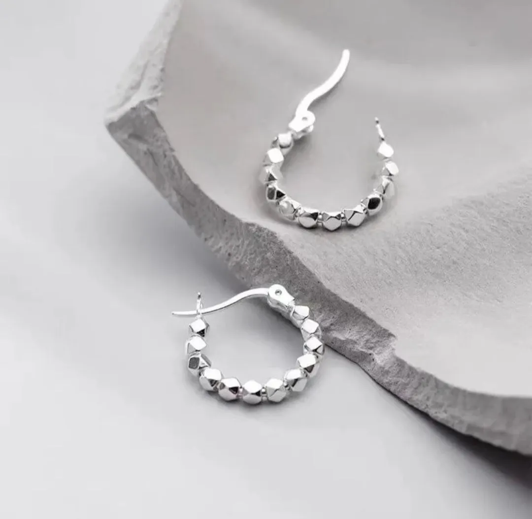 Elegant 925 Sterling Silver Temperamental Hoop Earrings.