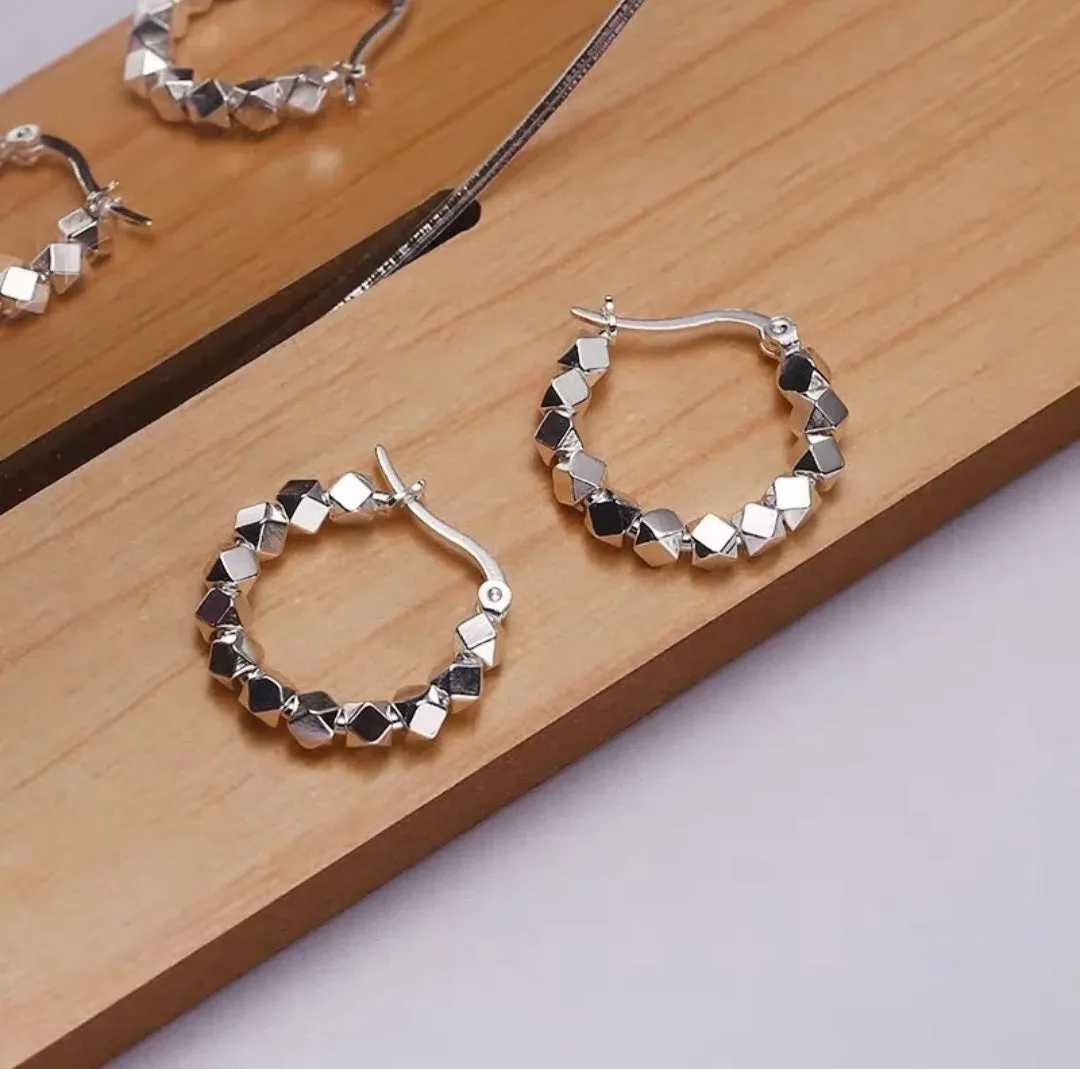 Elegant 925 Sterling Silver Temperamental Hoop Earrings.