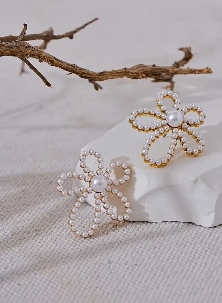 Elegant Pearl Flower Earrings