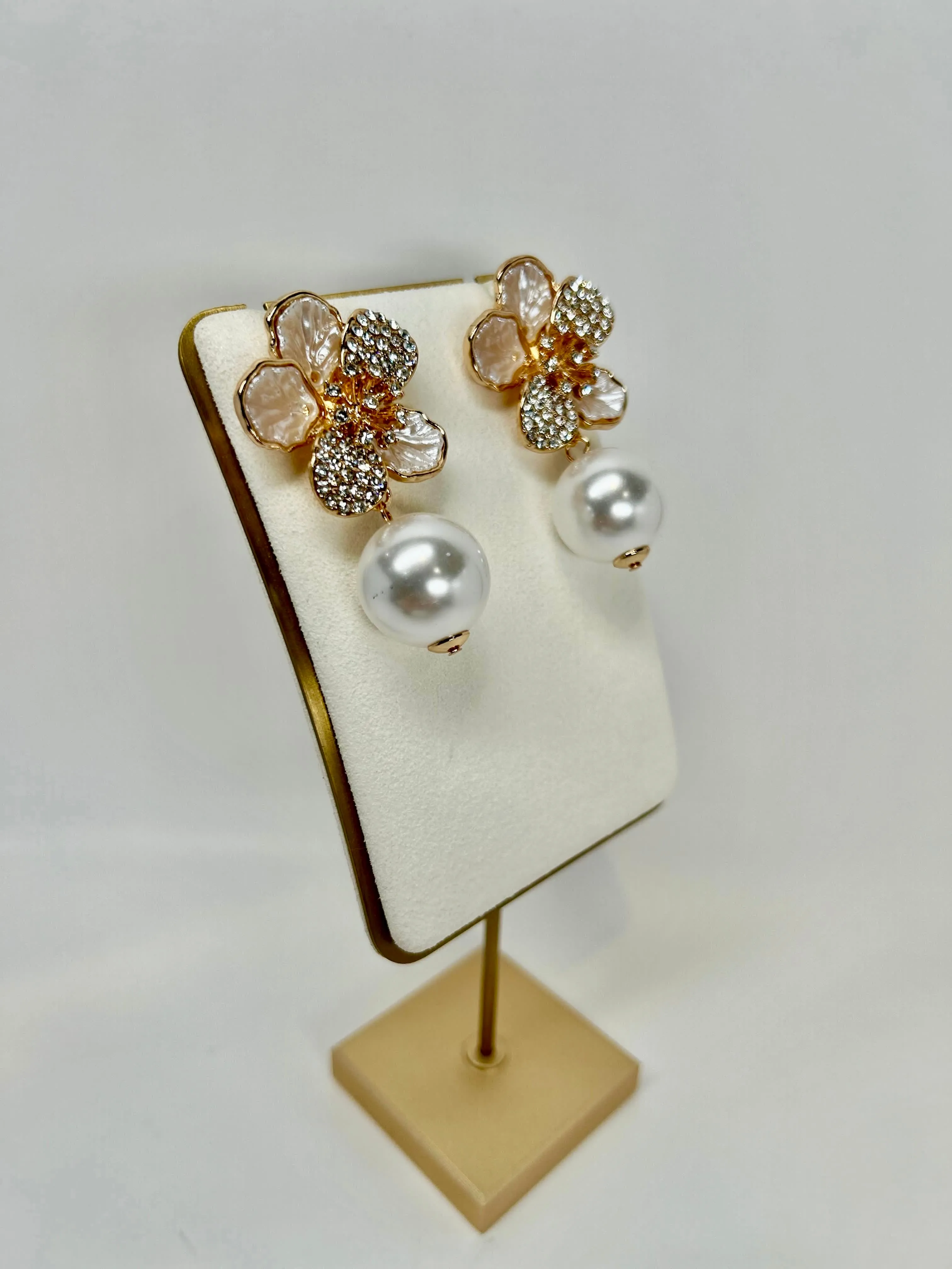 Elois - Pearl & Crystal Flower Earrings