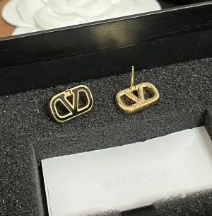 Fashionable hollow V earrings