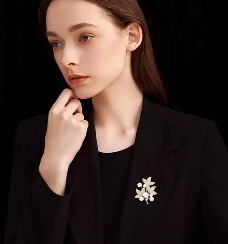 Leaf Rhinestone Gold-Toned Brooch With Synthetic Pearls