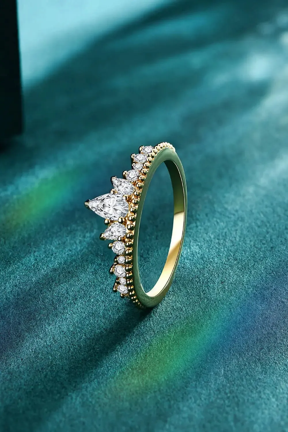 LOVCIA Crown Shape Moissanite Ring