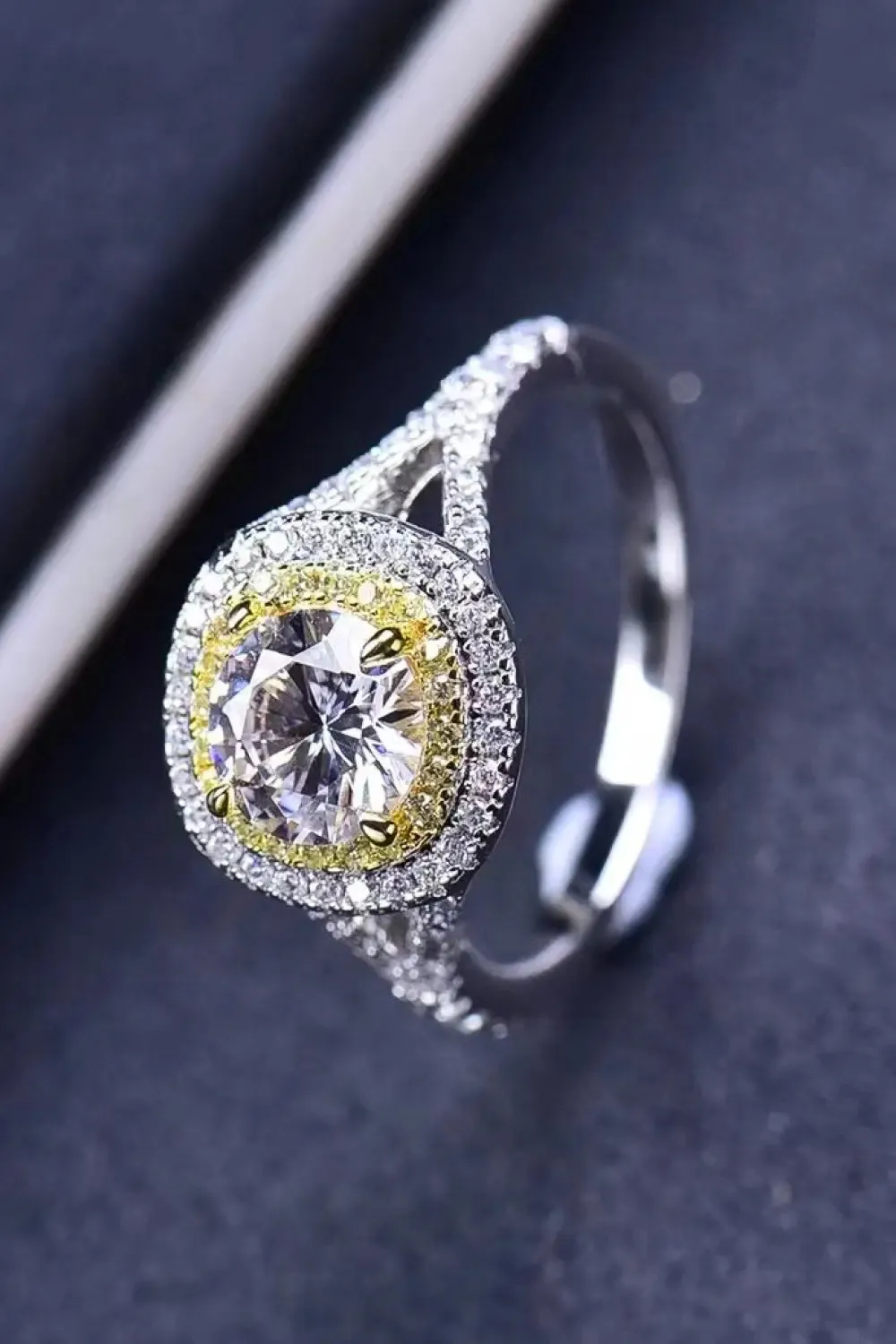 LOVCIA Two-Tone 1 Carat Moissanite Ring