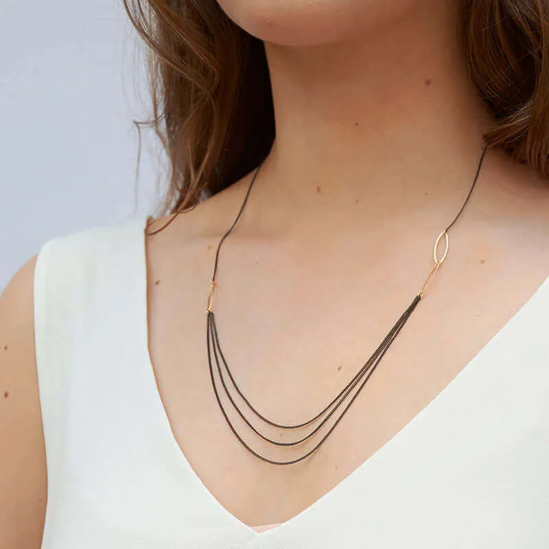LUA SHORT MULTI-CHAIN NECKLACE