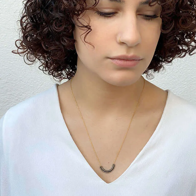 NARA CURVED BAR PENDANT NECKLACE
