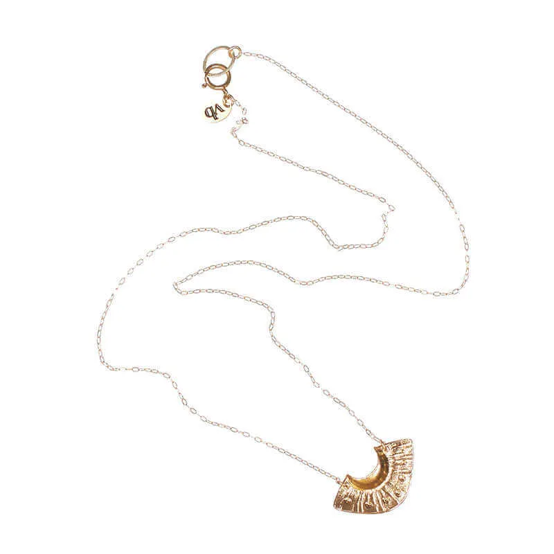 NETAL PENDANT NECKLACE