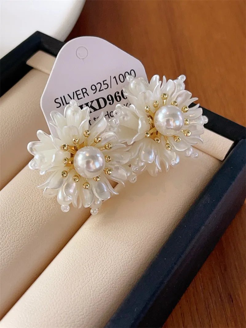 Petals Pearl Earrings