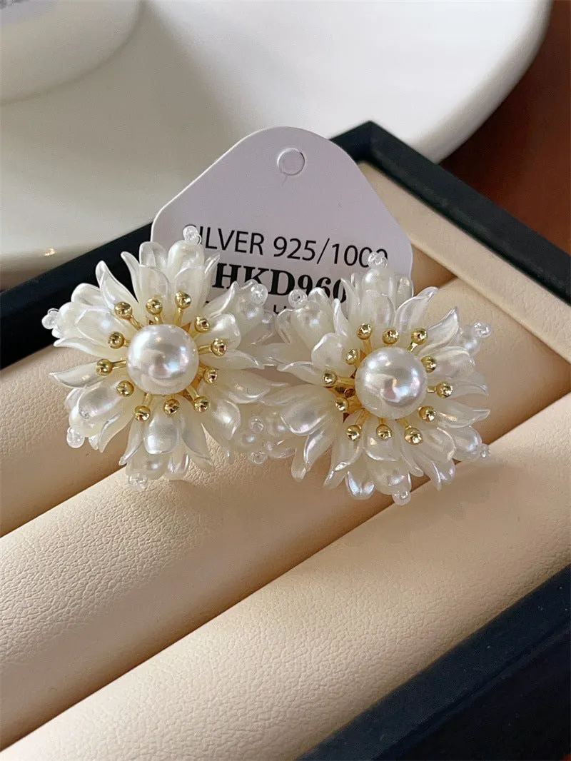 Petals Pearl Earrings
